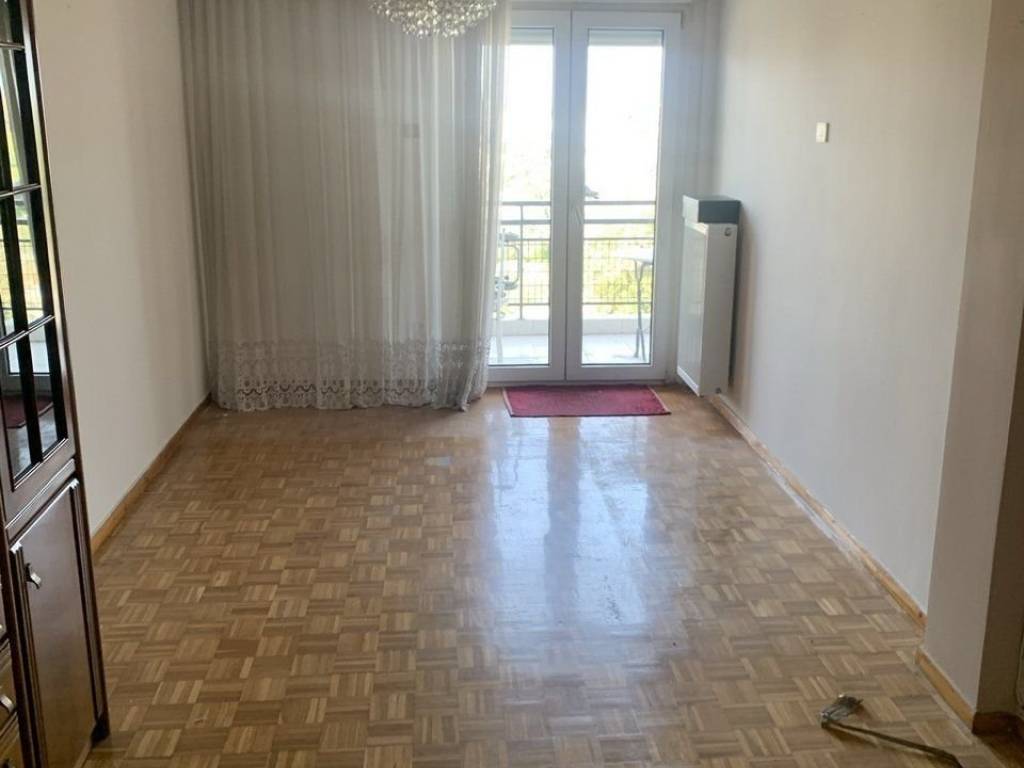 Forumland Real Estate, Saloni