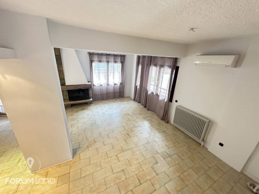 Forumland Real Estate, Saloni me tzaki