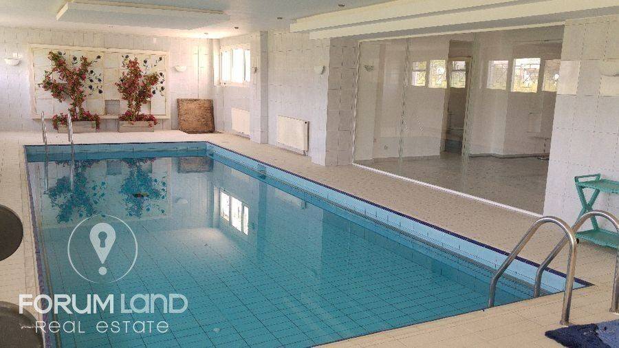 Forumland Real Estate, Πισίνα
