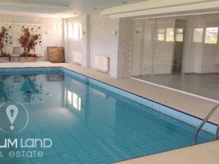 Forumland Real Estate, Πισίνα