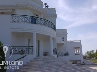 Forumland Real Estate, Εξωτερική Όψη