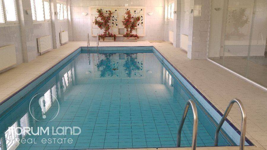 Forumland Real Estate, Πισίνα