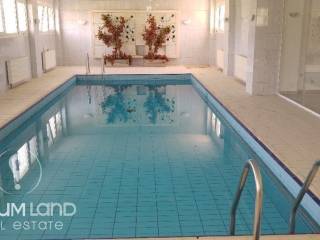 Forumland Real Estate, Πισίνα