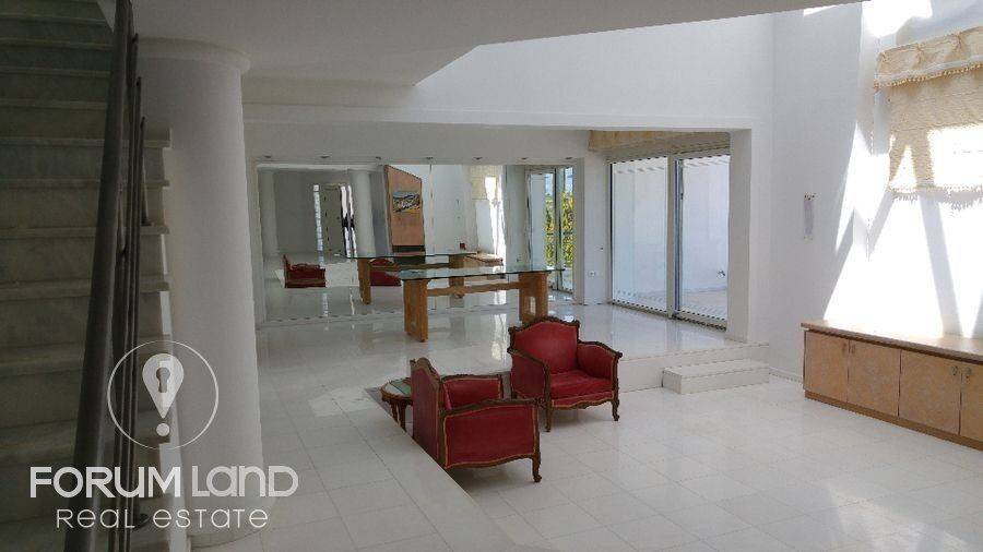 Forumland Real Estate, Σαλόνι