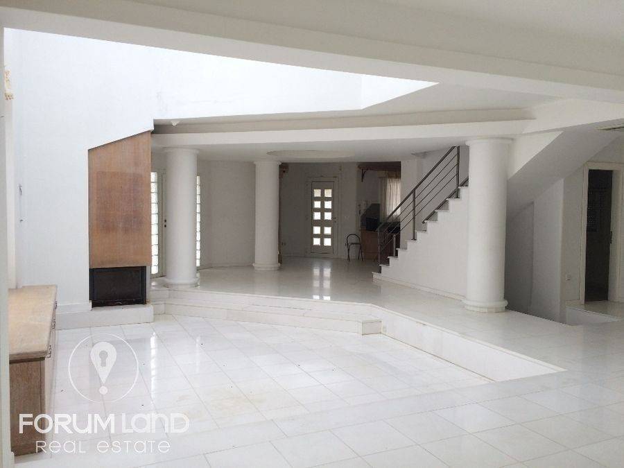 Forumland Real Estate, Είσοδος