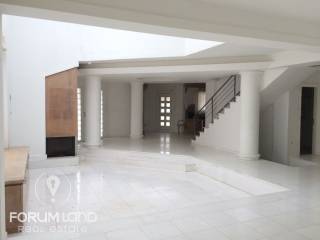 Forumland Real Estate, Είσοδος