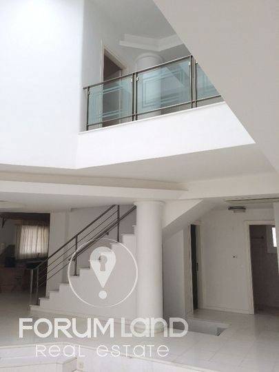 Forumland Real Estate, Εσωτερικές Σκάλες