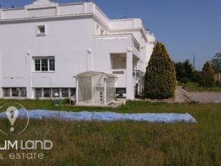 Forumland Real Estate, Εξωτερική Όψη