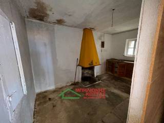 eniaio kathistiko koyzina me tzaki