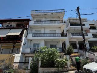 Mprostine opse oikodomes.