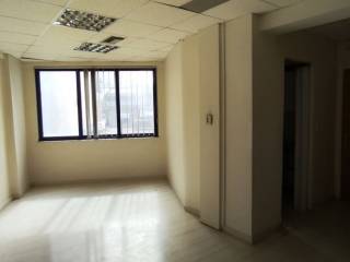 Ο 1ος χώρος, δεξιά η είσοδος