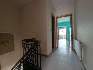 Είσοδος στο Δεύτερο Υπνοδωμάτιο Πάνω Επιπέδου