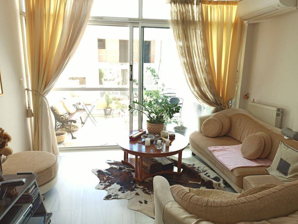 ENIAIOS CHOROS SALONI-TRAPEZARIA-KOYZINA