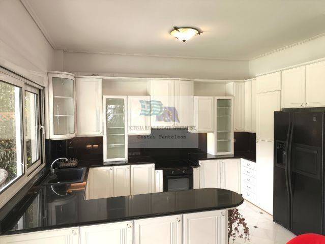 FULL EQUIPPED KITCHEN