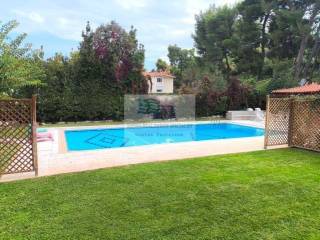 SWIMMING POOL - GARDEN