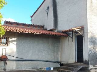 πίσω όψη, είσοδος υπογείου