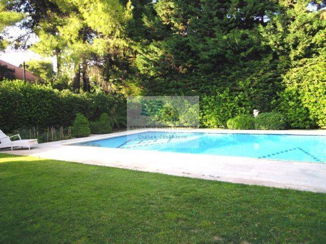 COMMON SWIMMING POOL - GARDEN