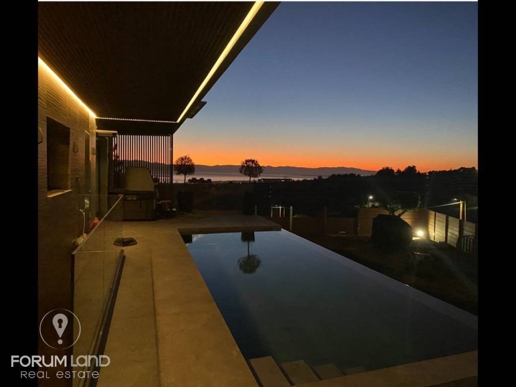 Forumland Real Estate, Πισίνα