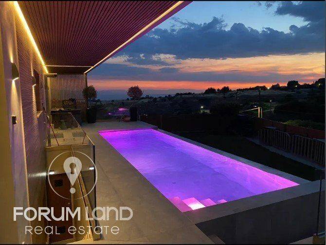 Forumland Real Estate, Πισίνα