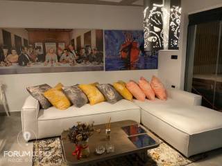 Forumland Real Estate, Σαλόνι