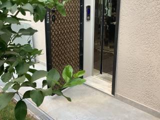 Forumland Real Estate, Είσοδος