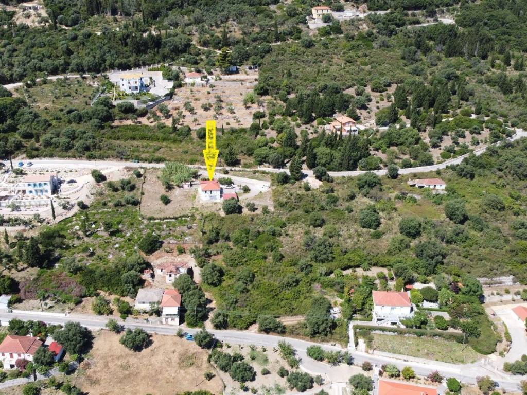 Aerial view and location of the house