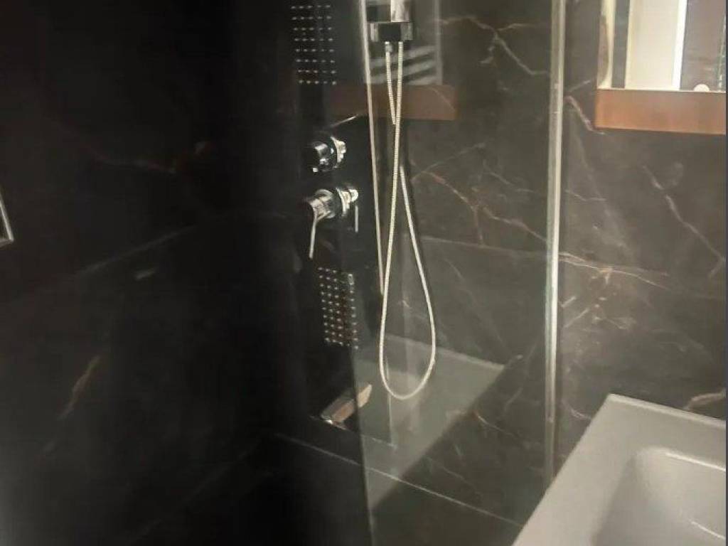 Forumland Real Estate, Μπάνιο