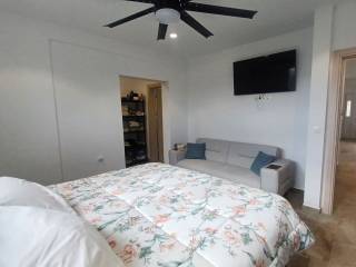 kyrios ypnodomatio me idiotiko mpanio kai  dressing room