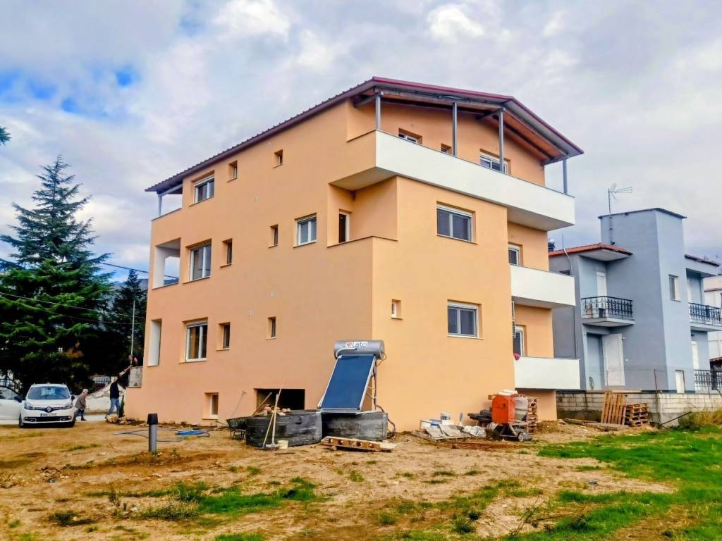 plagia kai piso opse ktirioy