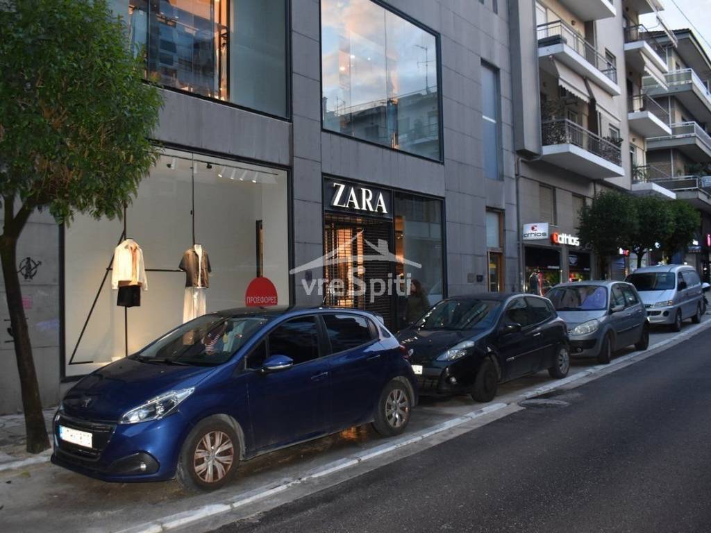 ΕΝΔΕΙΚΤΙΚΕΣ ΦΩΤΟΣ ΑΠΌ ΤΟΝ ΕΜΠΟΡΙΚΟ ΙΣΤΟ ΤΩΝ ΙΩΑΝΝΙΝΩΝ