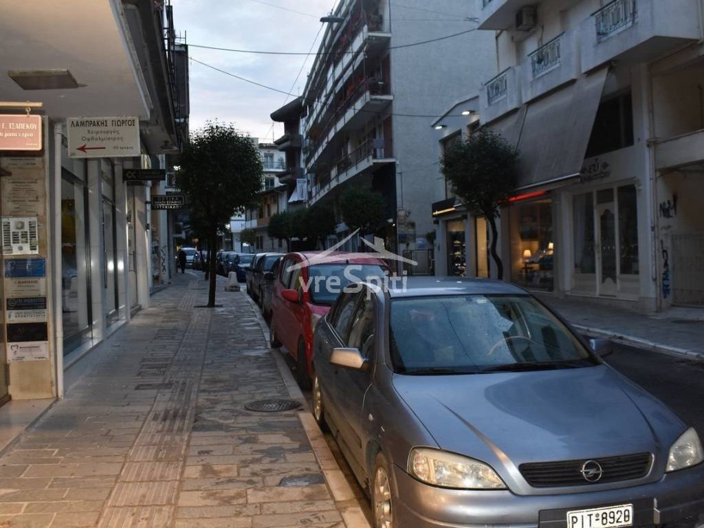 ΕΝΔΕΙΚΤΙΚΕΣ ΦΩΤΟΣ ΑΠΌ ΤΟΝ ΕΜΠΟΡΙΚΟ ΙΣΤΟ ΤΩΝ ΙΩΑΝΝΙΝΩΝ