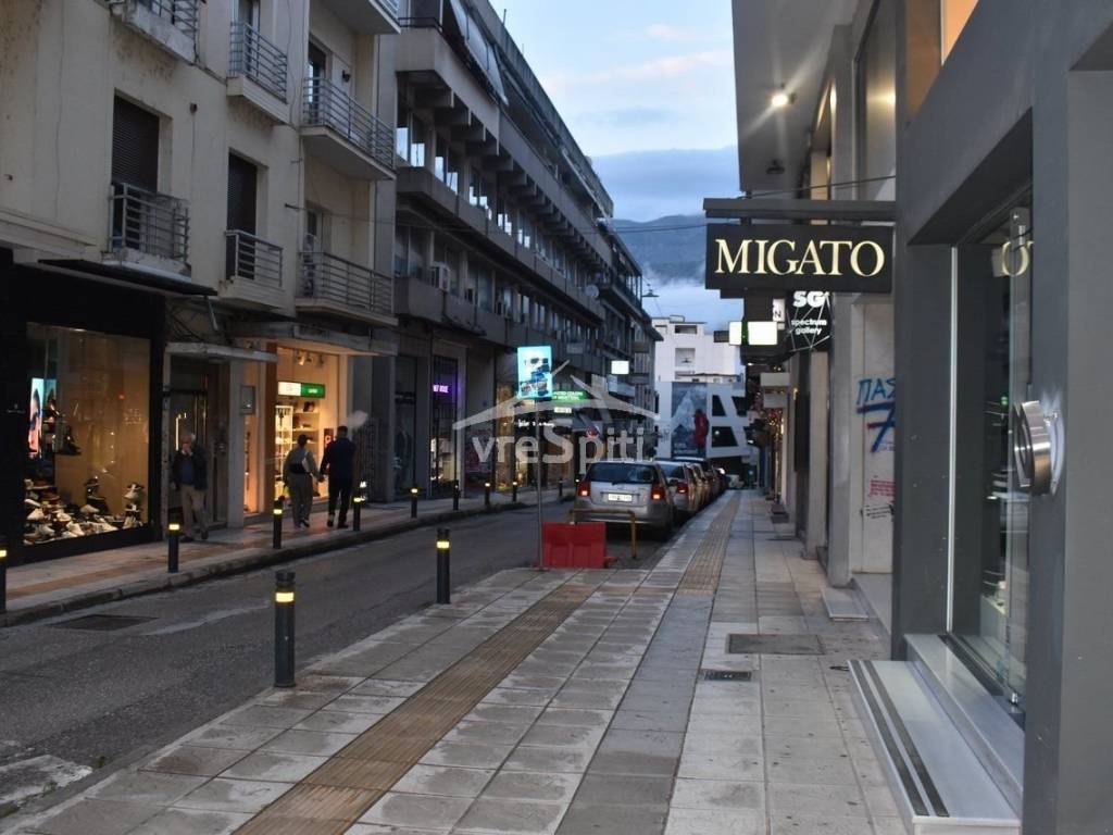 ΕΝΔΕΙΚΤΙΚΕΣ ΦΩΤΟΣ ΑΠΌ ΤΟΝ ΕΜΠΟΡΙΚΟ ΙΣΤΟ ΤΩΝ ΙΩΑΝΝΙΝΩΝ