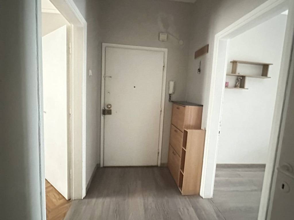 Forumland Real Estate, Είσοδος