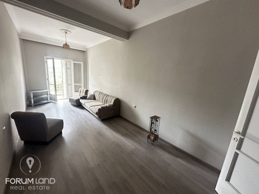 Forumland Real Estate, Σαλόνι