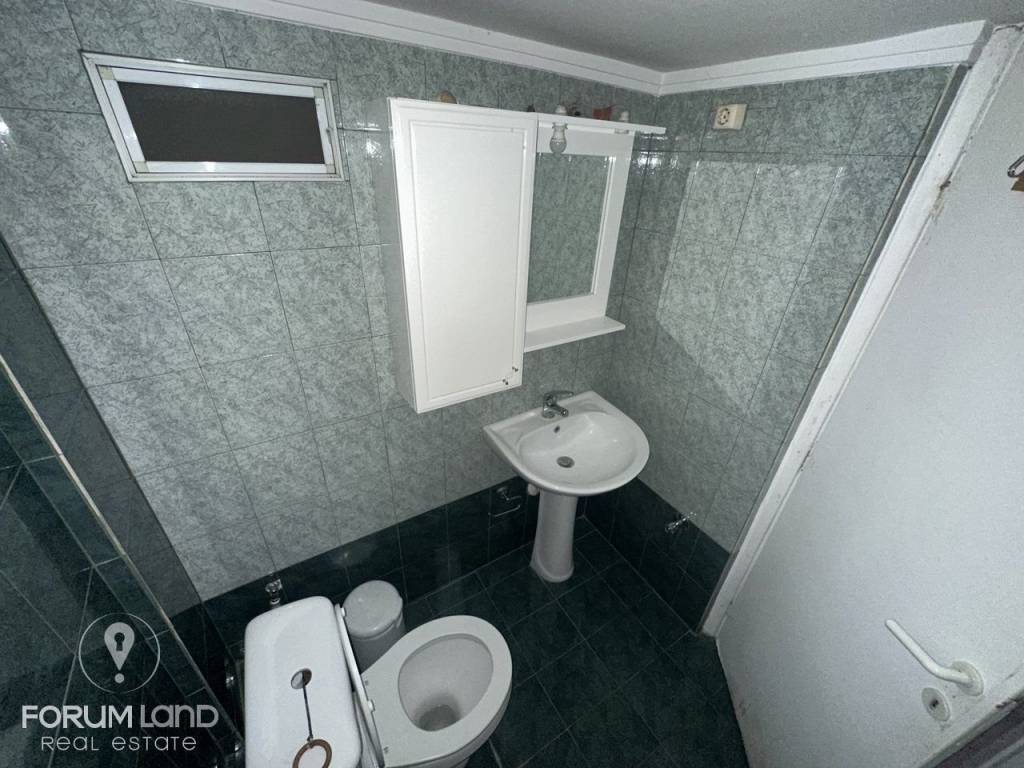 Forumland Real Estate, Μπάνιο