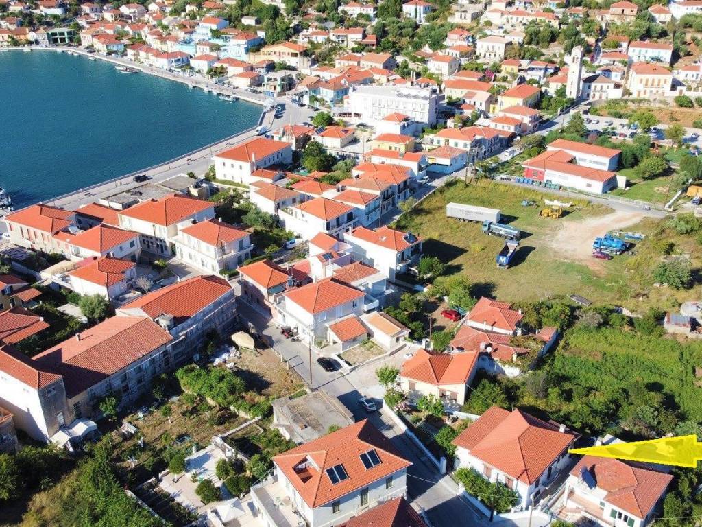 Aerial view and location