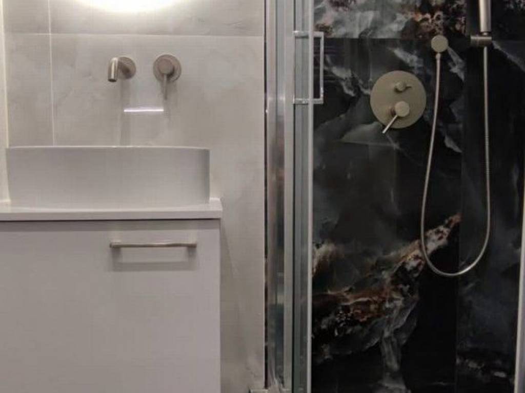 Forumland Real Estate, Μπάνιο