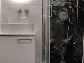 Forumland Real Estate, Μπάνιο