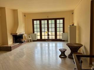 σαλόνι με τζάκι