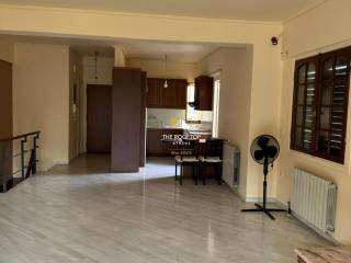 choros salonokoyzinas kai trapezarias