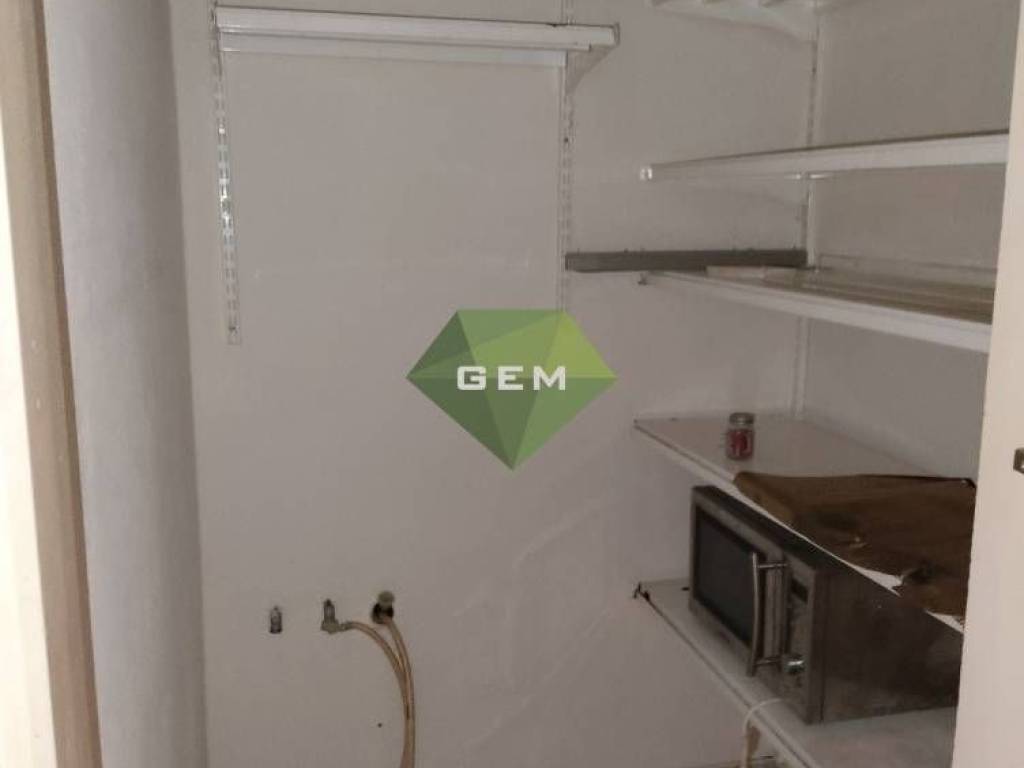 αποθήκη στην κουζίνα