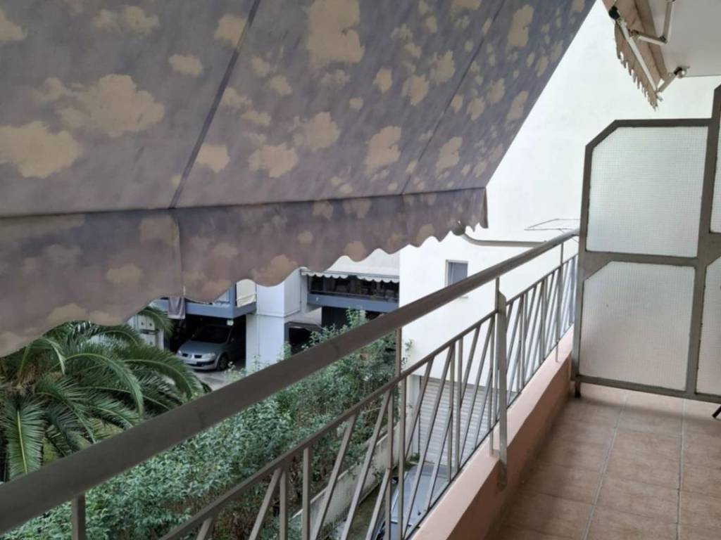 ΜΠΑΛΚΟΝΙ ΜΕ ΤΕΝΤΑ