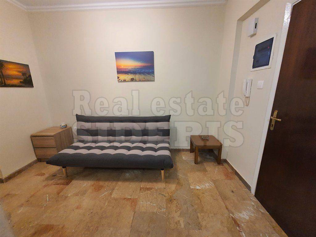 ΕΙΣΟΔΟΣ ΣΑΛΟΝΙ ΧΩΛ