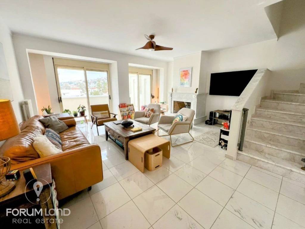 Forumland Real Estate, Σαλόνι με τζάκι