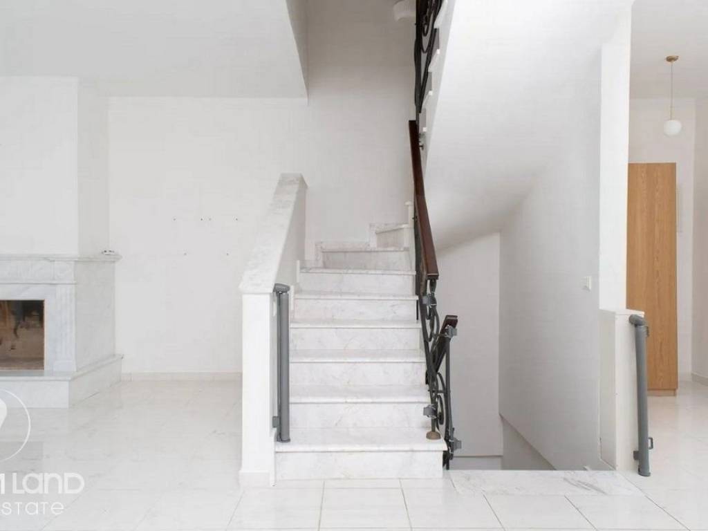 Forumland Real Estate, Σαλόνι με τζάκι