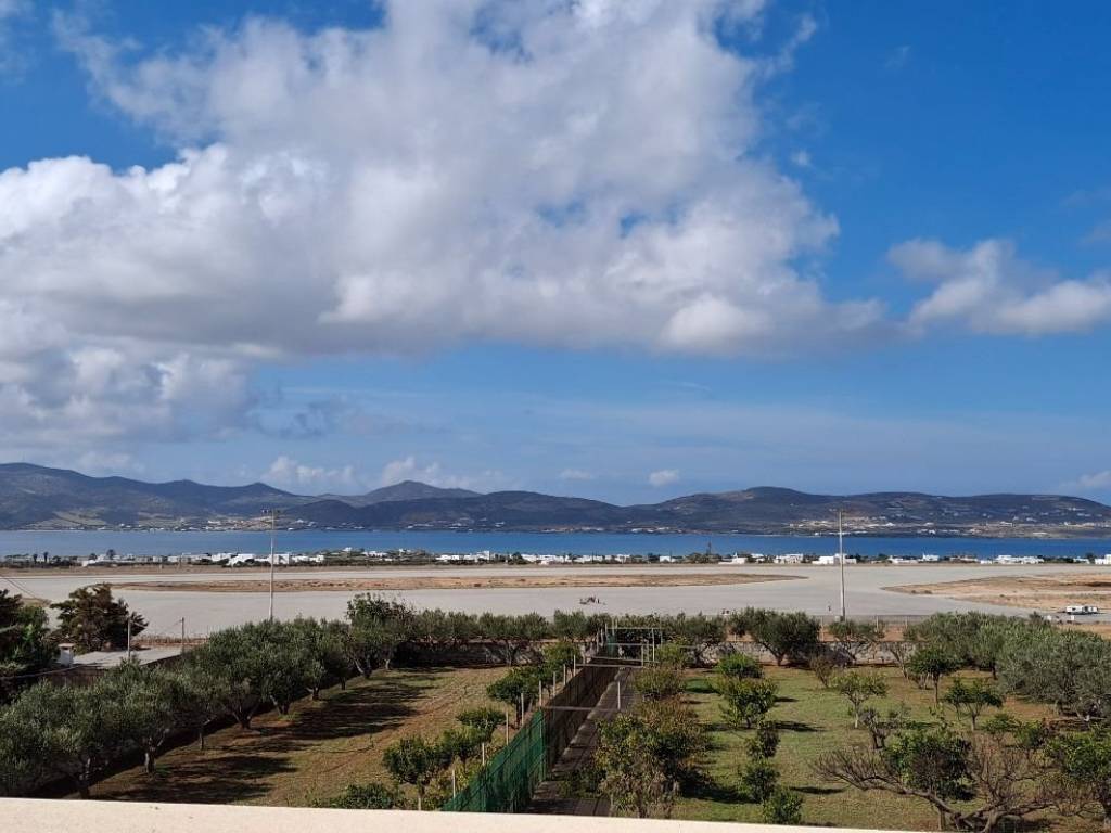 Δυτική θέα προς Αντίπαρο