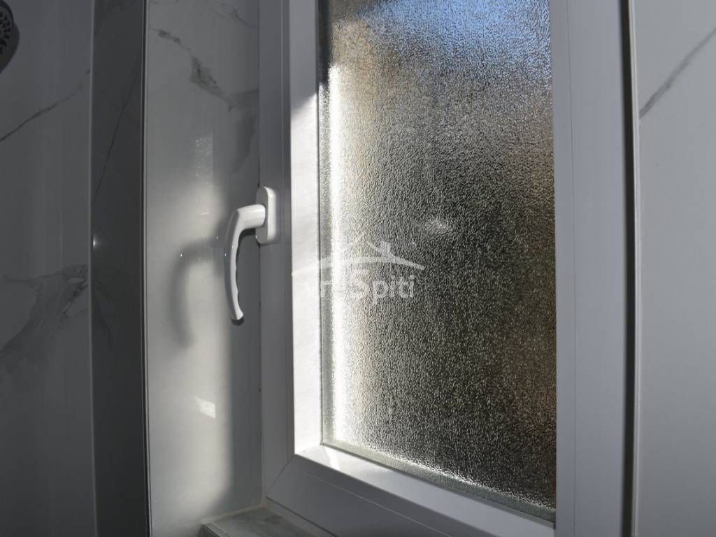 ΠΑΡΑΘΥΡΟ ΛΟΥΤΡΟΥ