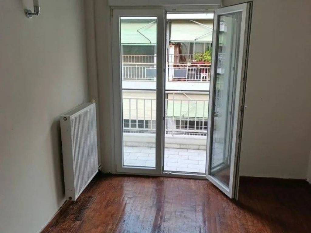 Forumland Real Estate, Σαλόνι