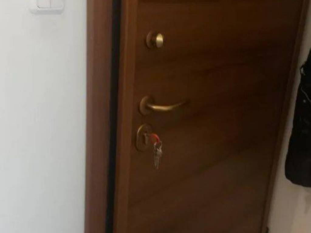 Forumland Real Estate, Θωρακισμένη πόρτα