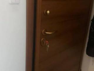 Forumland Real Estate, Θωρακισμένη πόρτα